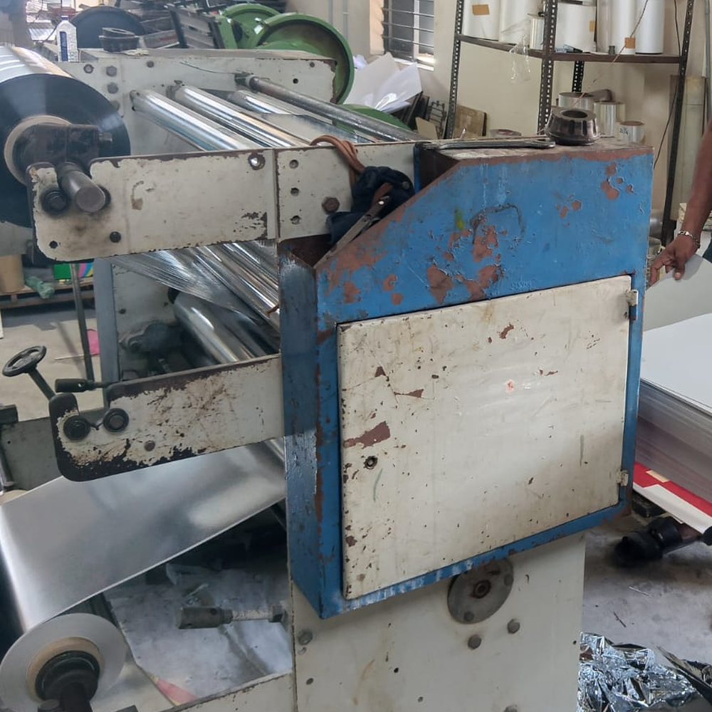 Lamination unit with the film roll mounted and heated rollers in line
